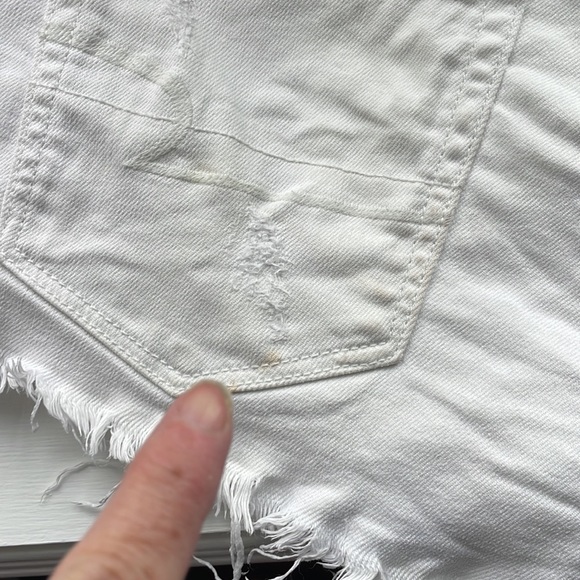 American Eagle white jean shorts distressed eyelet pockets peak through Sz 6 - Picture 4 of 7